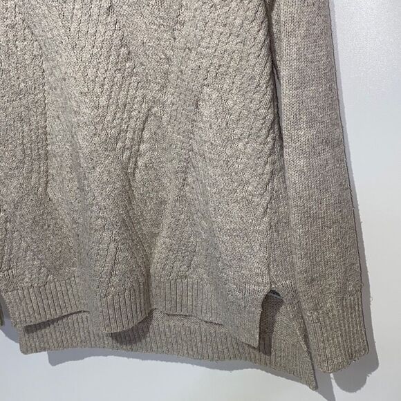 Banana Republic Women's Tan Slit Asymmetrical Hem Long Sleeve Sweater Size Small - Picture 5 of 10